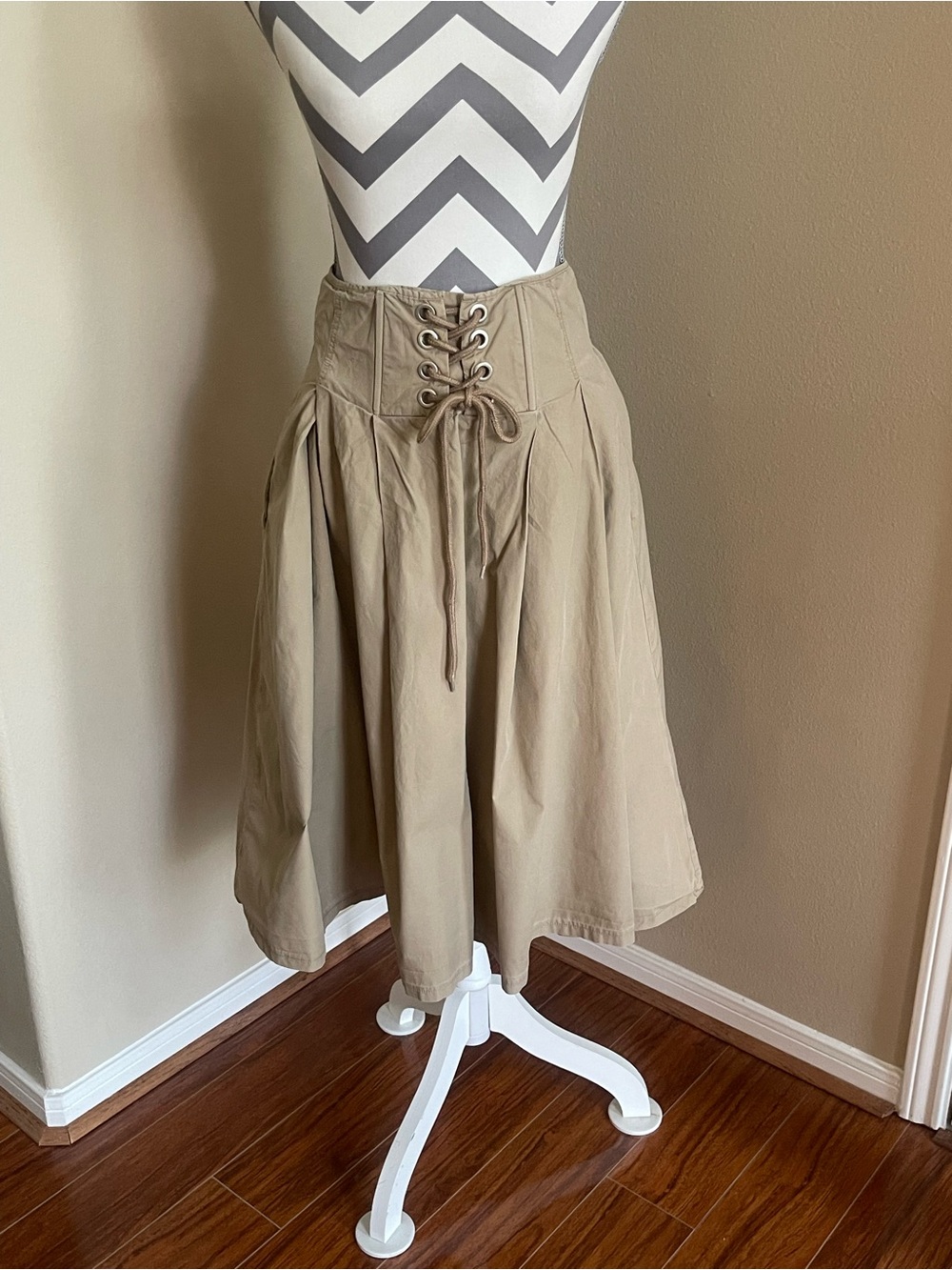 Gibson Latimer Khaki Lace-Up A-Line Skirt - Hidden Zipper in the Back - Size: L